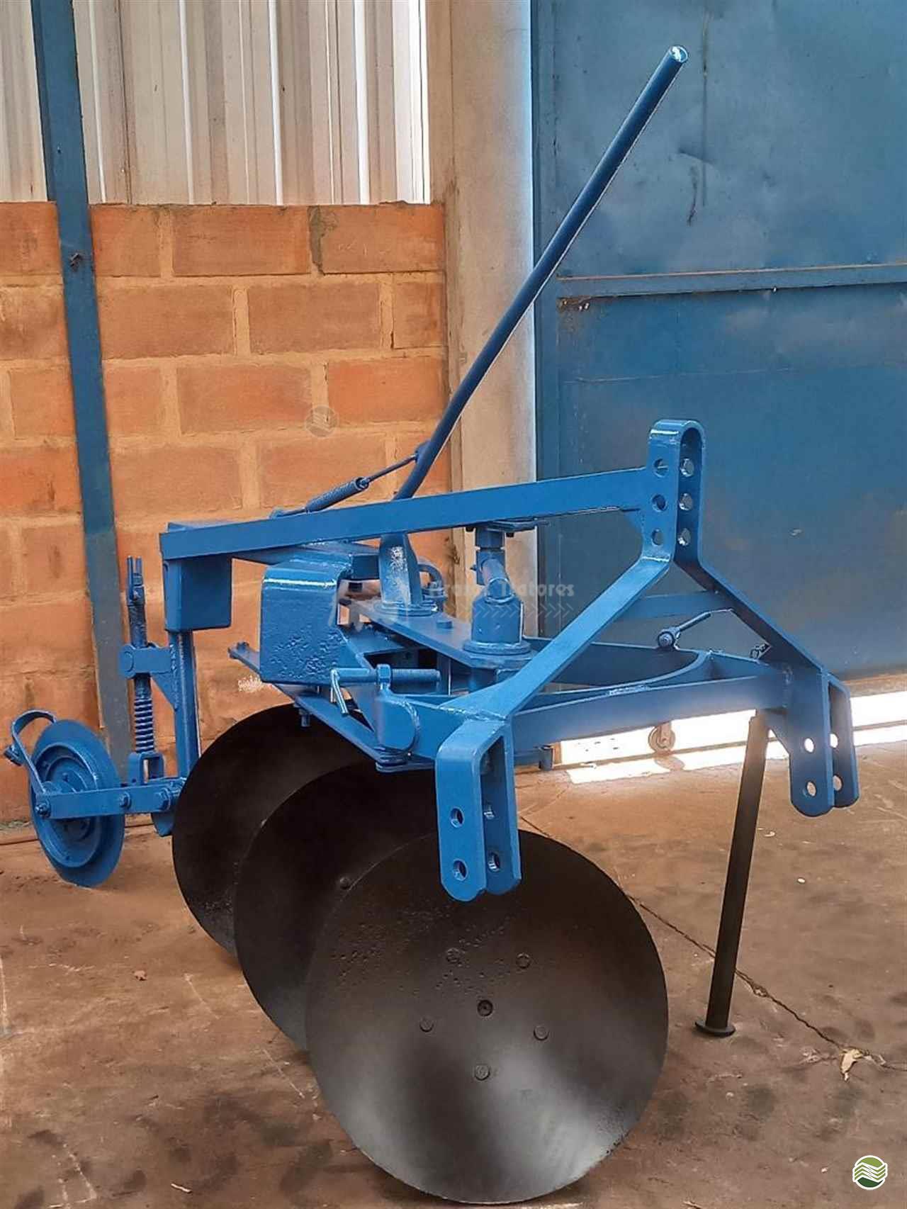 IMPLEMENTOS AGRICOLAS ARADO 3 DISCOS REVERSÍVEL Araras Tratores ARARAS SÃO PAULO SP